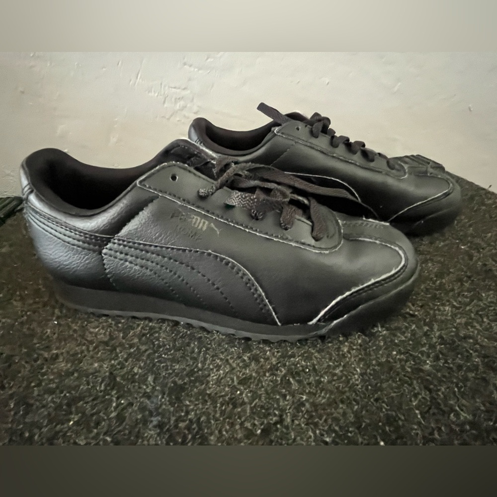 Boy sneaker, Puma, size 13 1/2, great condition